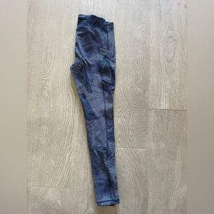 Brand new lululemon pants - with cute pattern and pockets